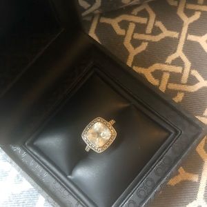 Beautiful White Sapphire and Diamond ring💍